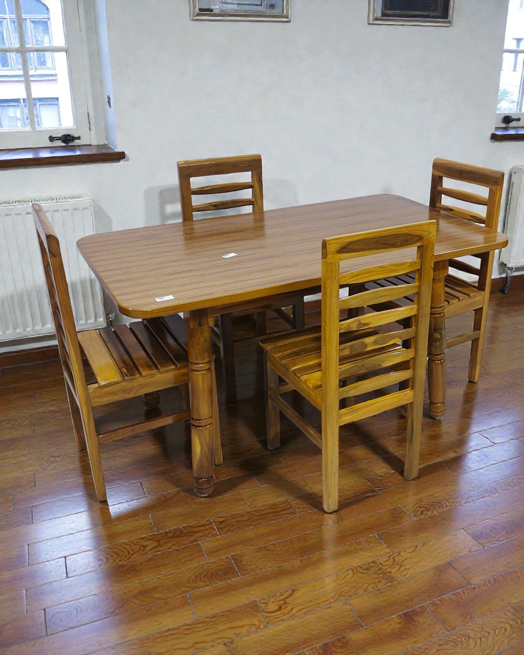 Dining_Table